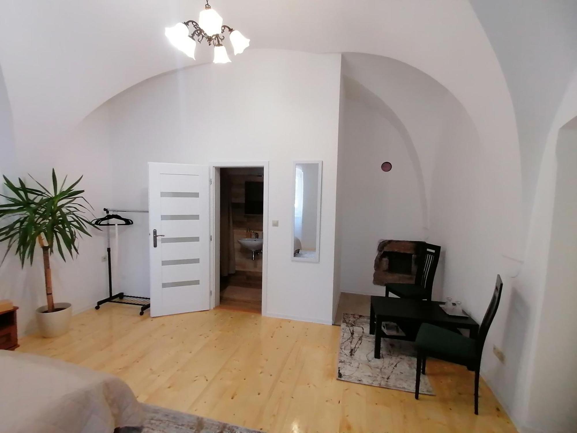 Krizkov Dom Apartment Кремница Екстериор снимка