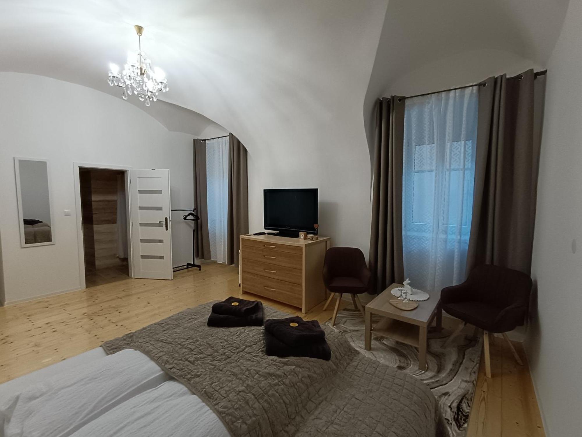 Krizkov Dom Apartment Кремница Екстериор снимка